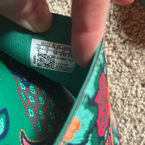 Adorbs Adidas slides, size 6 - Picture 2 of 4